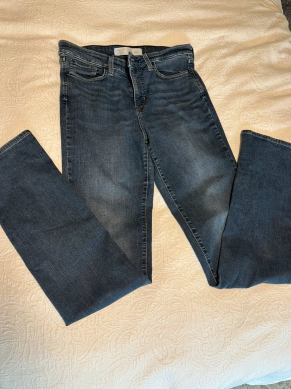 Dark wash straight, Levi jeans size 8 long